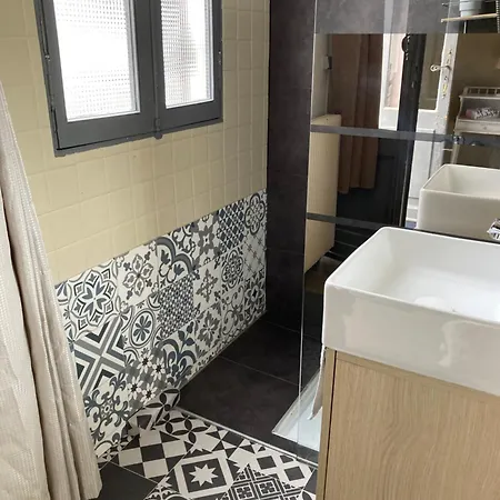 Des T Bed and Breakfast Αρασόν