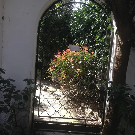 Bed & Breakfast Des T 3*